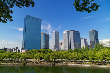 大阪城公園から見るOBPの高層ビル群