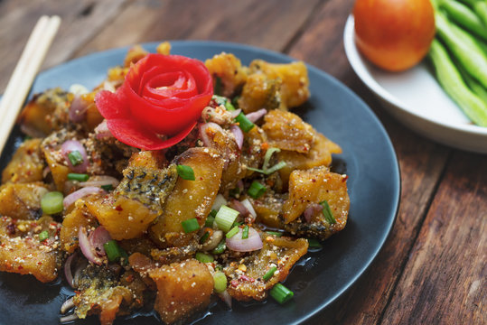 Fried spicy fish with vegetable