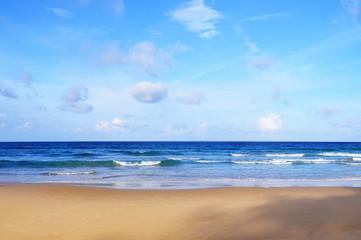 Fototapeta na wymiar Beautiful beach and tropical sea