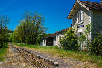 F, Burgund, Thorey-sur-Ouche, alte, verlassene Bahnstation an der Schmalspurbahn