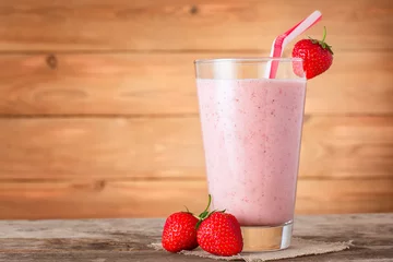 Photo sur Plexiglas Milk-shake strawberry milkshake in glass