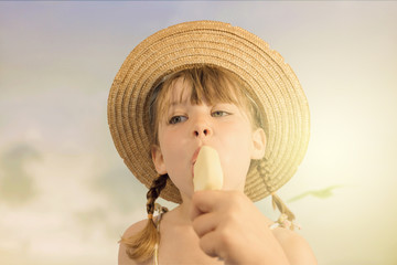 une glace sur la plage
