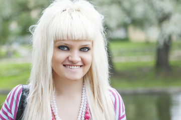 Naklejka premium teenage girl smiling