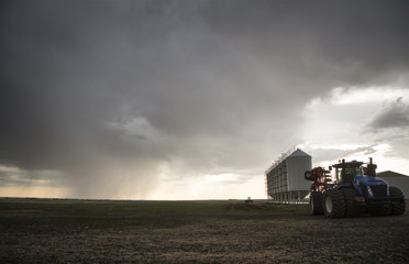 Obraz premium Storm in Rural Saskatchewan