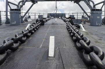 ships anchor chains