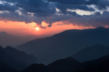 Fototapeta na wymiar Sunset behind the mountain,Sapa Vietnam