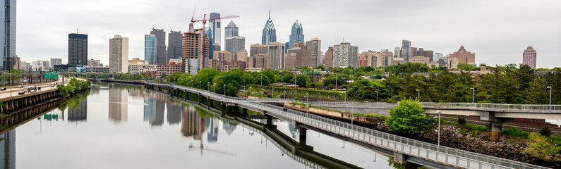 Fototapeta na wymiar Philadelphia skyline with walking path and reflection
