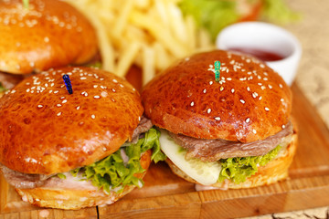 burgers with fries