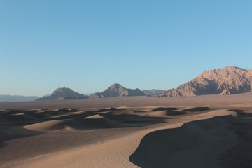 Fototapeta na wymiar Desert mountain