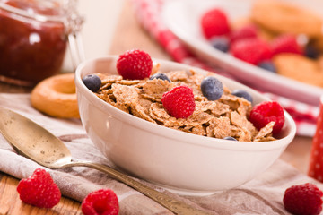 Breakfast with wholegrain cereals. 