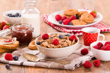 Breakfast with wholegrain cereals. 