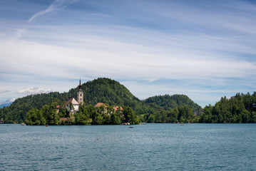 Fototapeta na wymiar Church at the center of the lake