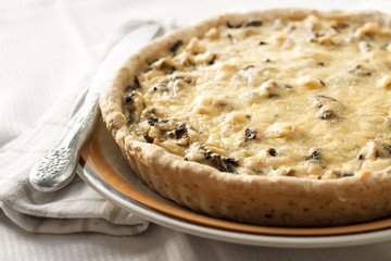 Chicken tart with mushrooms and cheese