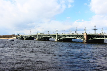 Brücke über die Newa in St. Petersburg