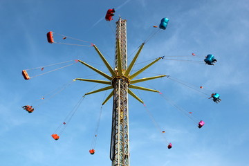 hohes Kettenkarussell