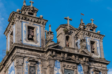 Fototapeta na wymiar Church of Saint Ildefonso (Igreja de Santo Ildefonso, 1739) near Batalha Square. Porto, Portugal. Facade of azulejo tilework. 