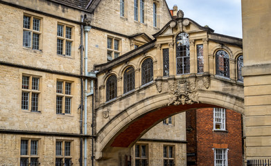 Fototapeta premium The Bridge of Sighs between Hertford College university buildings. New College Lane, Oxford, Oxfordshire, England