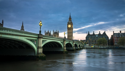 Fototapeta na wymiar Big Ben and Westminster bridge in London at dusk.