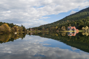 Fototapeta premium Wooden Lake House in Golcuk National Park
