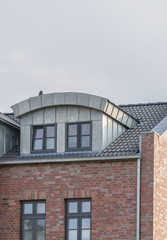 Dachgaube aus Zinkblech mit Fenstern