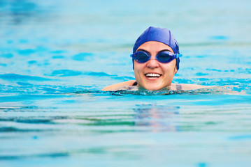 Fototapeta na wymiar Smiling swimming woman