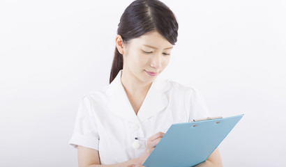カルテを持つ　女医　医者　看護婦