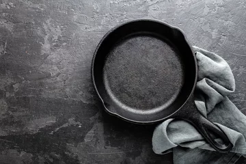 Foto op Plexiglas Empty cast iron frying pan on dark grey culinary background, view from above © Sea Wave