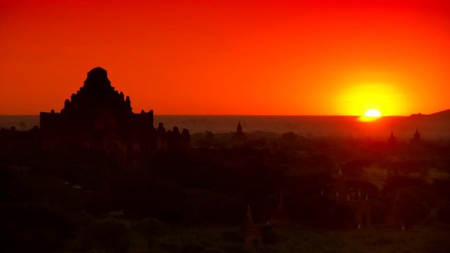 Time lapse Beautiful sunrise over the ancient pagodas in Bagan, Myanmar.Bagan's kingdom prosperous economy built over 10,000 temples between the 11th and 13th centuries.