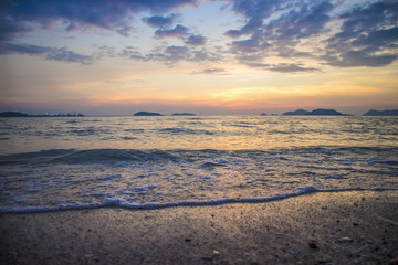 Fototapeta premium Along the seashore in the sunset. It's always beautiful.