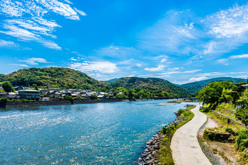 Fototapeta premium Krajobraz rzeki Uji Kioto w Japonii