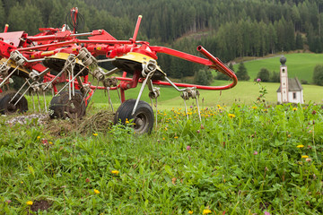 Mechanical tool used by the farmer to move the hay on the meadow, during the sunny days