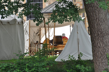 Mittelaltermarkt mit Mittelalter Zelten in der Natur