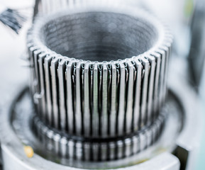 Mechanism for making metal braiding.