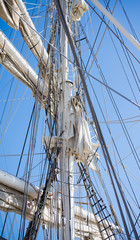 Obraz premium Cordage sur le mât principal du belem