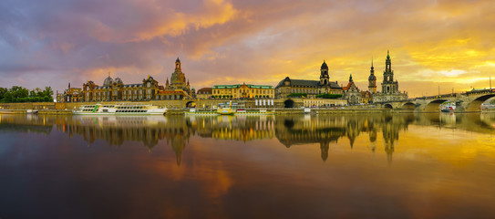 Fototapeta na wymiar Panorama of Dresden, Germany