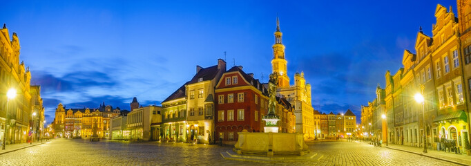 Fototapeta na wymiar market square in Poznan