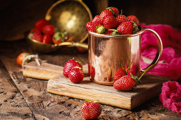 Fresh strawberries in a bowl