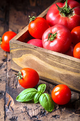 fresh tomatoes in a wooden crate