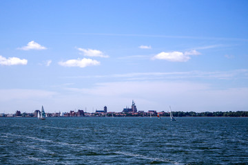 Obraz premium Skyline von Stralsund im Sommer