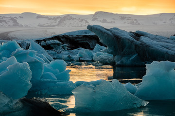 Iceland glacier lagoon J&ouml;kuls&aacute;rl&oacute;n at sundown