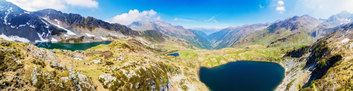 Val Tartano - Valtellina (IT) - Laghi di Porcile - Vista aerea verso nord con panorama della valle