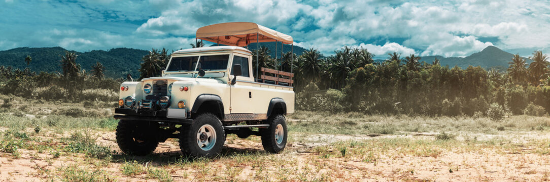 Fototapeta safari car on offroad ,adventure trail