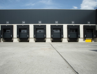 Logistikzentrum. LKW Ladezonne.