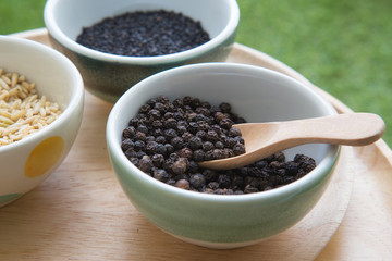 Fototapeta na wymiar Black Pepper Seeds in cup