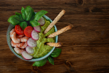 Avocado puree with shrimps