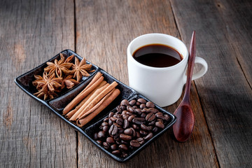 Coffee beans with cinnamon A mixture of popular drinks.