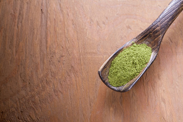 Leaves and moringa powder on wood (moringa oleifera)