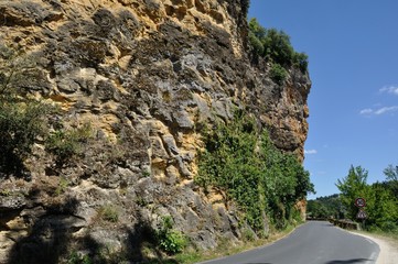 France, Dordogne, road along the cliff