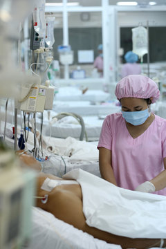 The heart institute offer high-quality care to vietnamese patients suffering from heart diseases. intensive care unit.