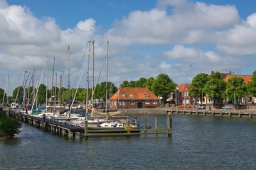 Fototapeta na wymiar Yachthafen in Medemblik